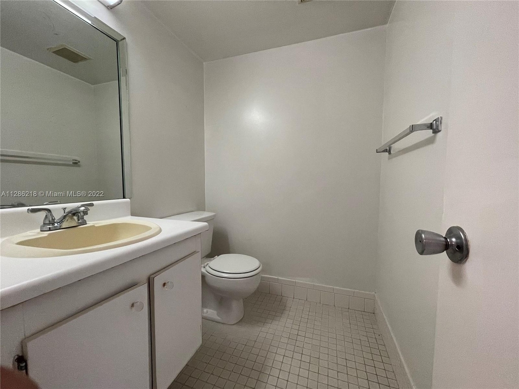 1401 Sw 135th Ter - Photo 6