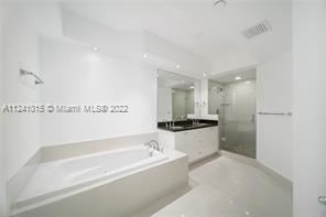 20281 E Country Club Dr Apt 703 - Photo 6