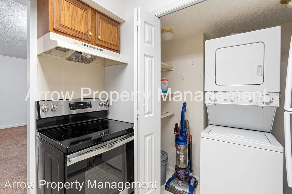 2325 Elliston Pl. #402 - Photo 4