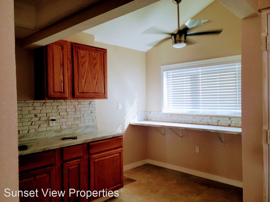 2630 W. Orangewood Ave - Photo 12