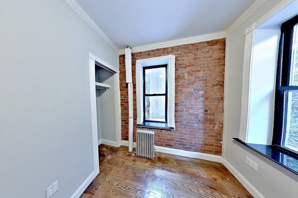 127 East 7th Street - Photo 3