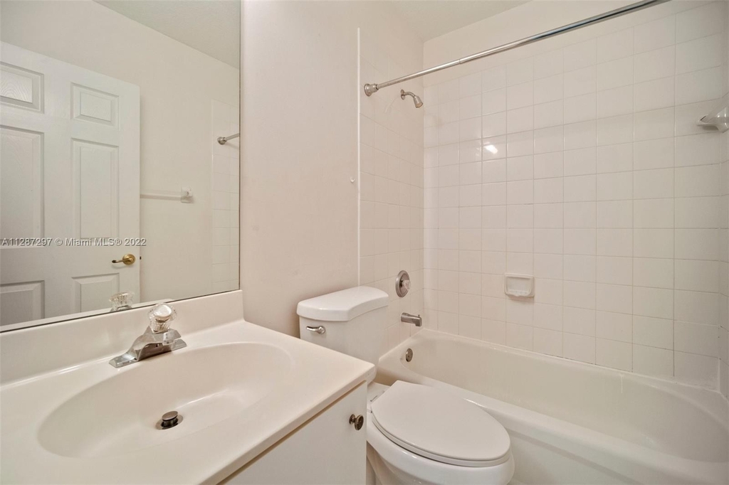 5770 Nw 113th Pl - Photo 10