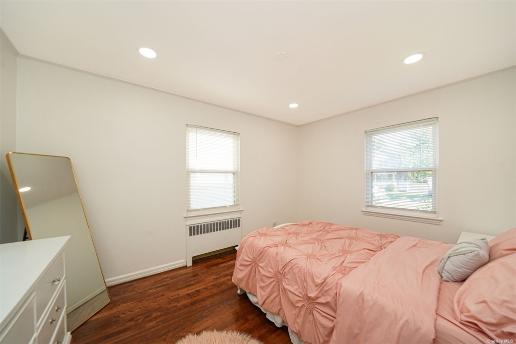 740 Blackstone Avenue - Photo 11