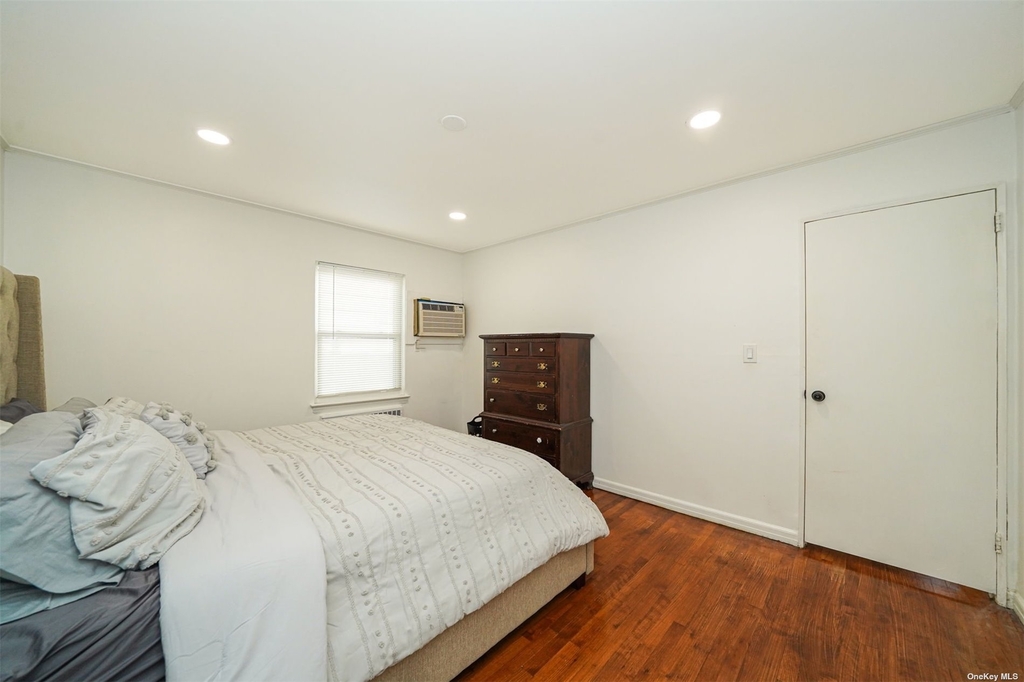 740 Blackstone Avenue - Photo 14