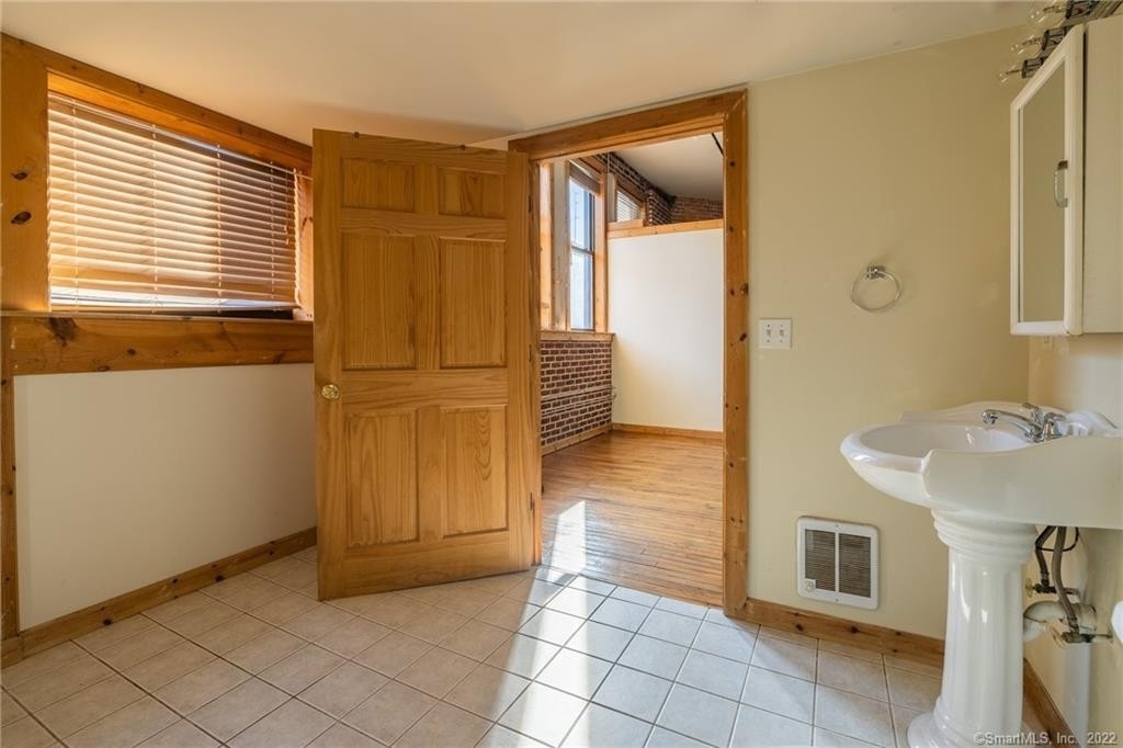 325 Myrtle Avenue - Photo 9