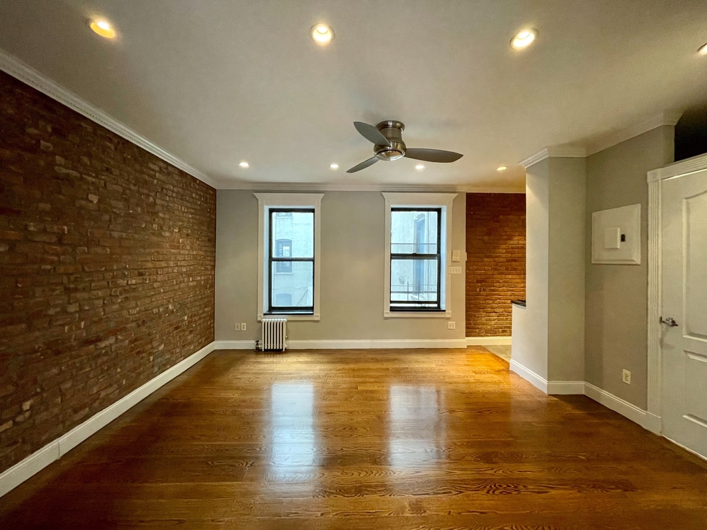 338 East 100th Street - Photo 2