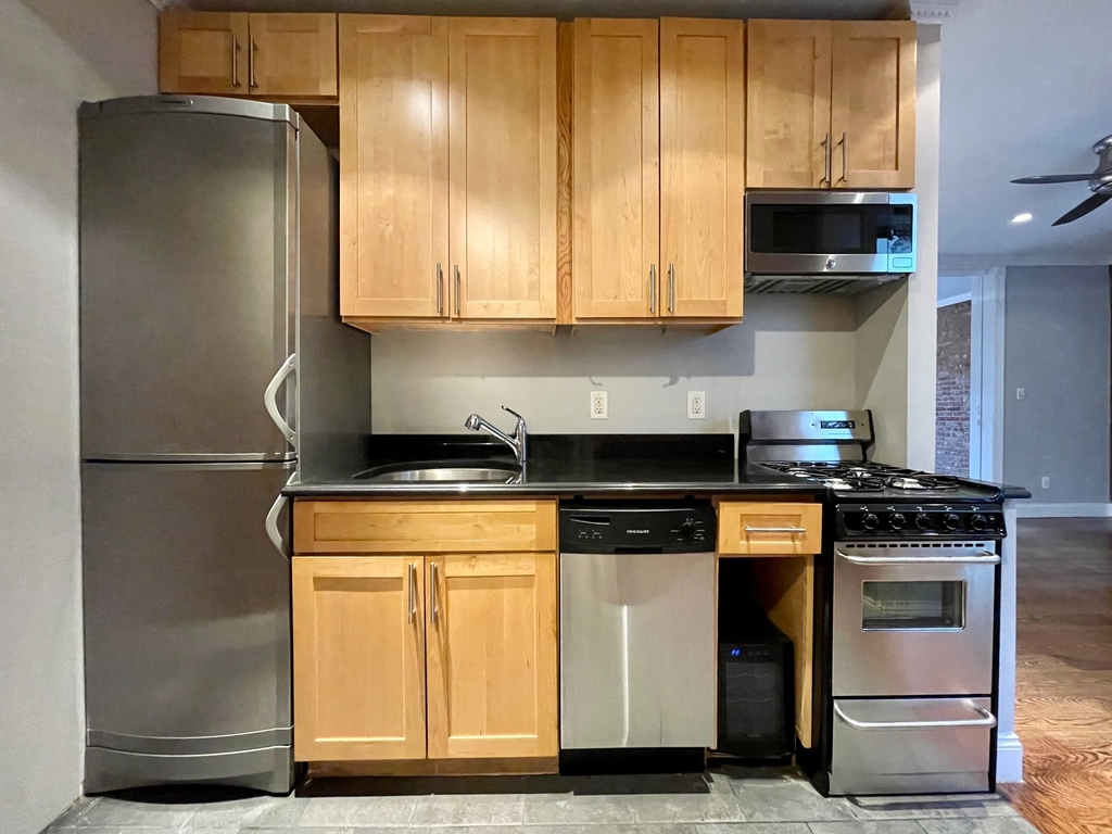 338 East 100th Street - Photo 6