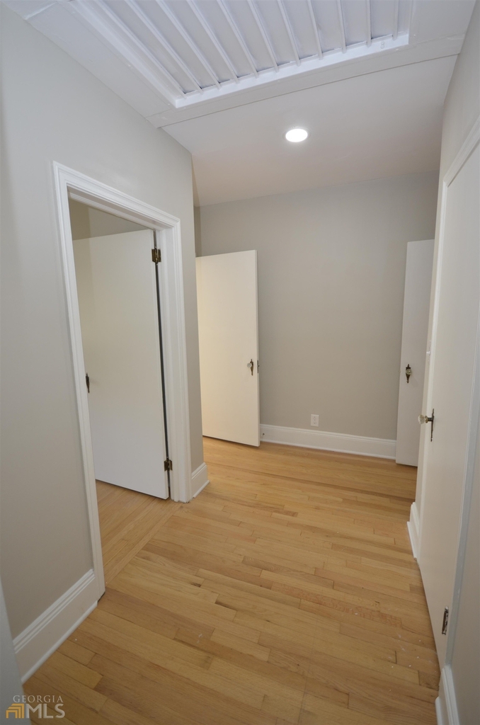 205 Oakland Street - Photo 11