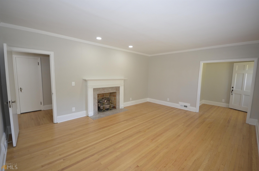 205 Oakland Street - Photo 4