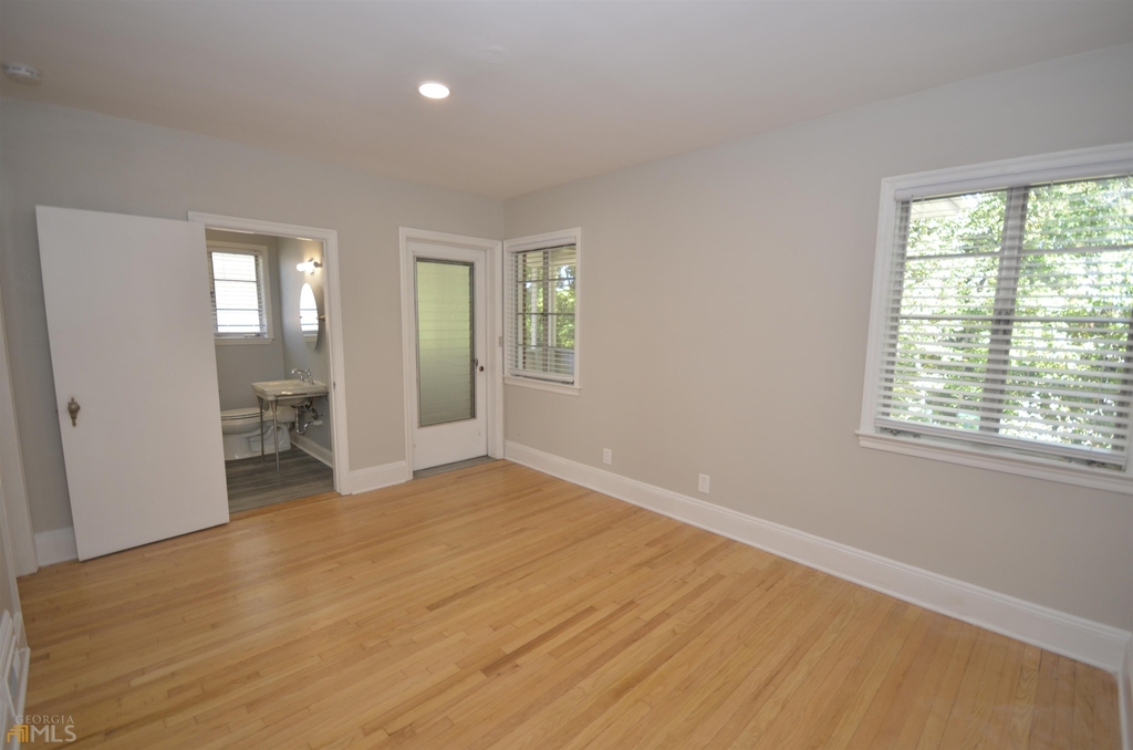 205 Oakland Street - Photo 18