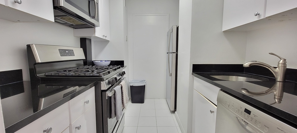 245 East 63rd Street - Photo 2