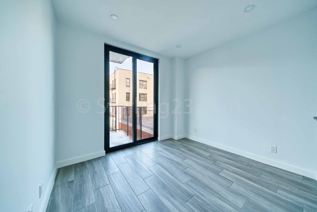 31-07 31st Avenue - Photo 4