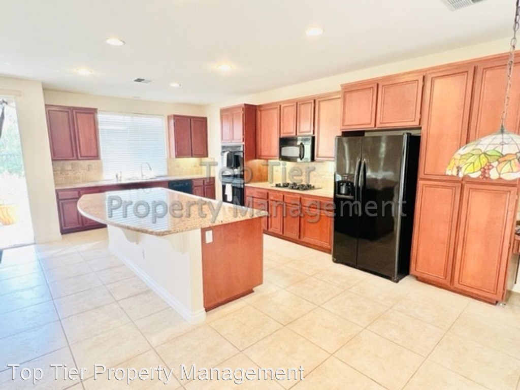 310 Crownview Court - Photo 3