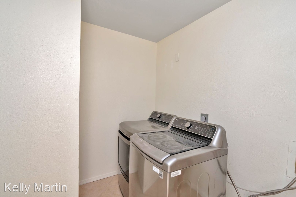 4738 W Charleston Avenue - Photo 10