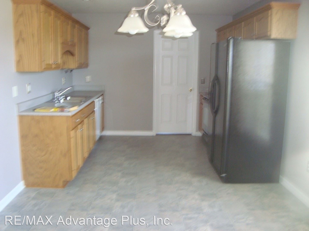 387 Valley View - Photo 4