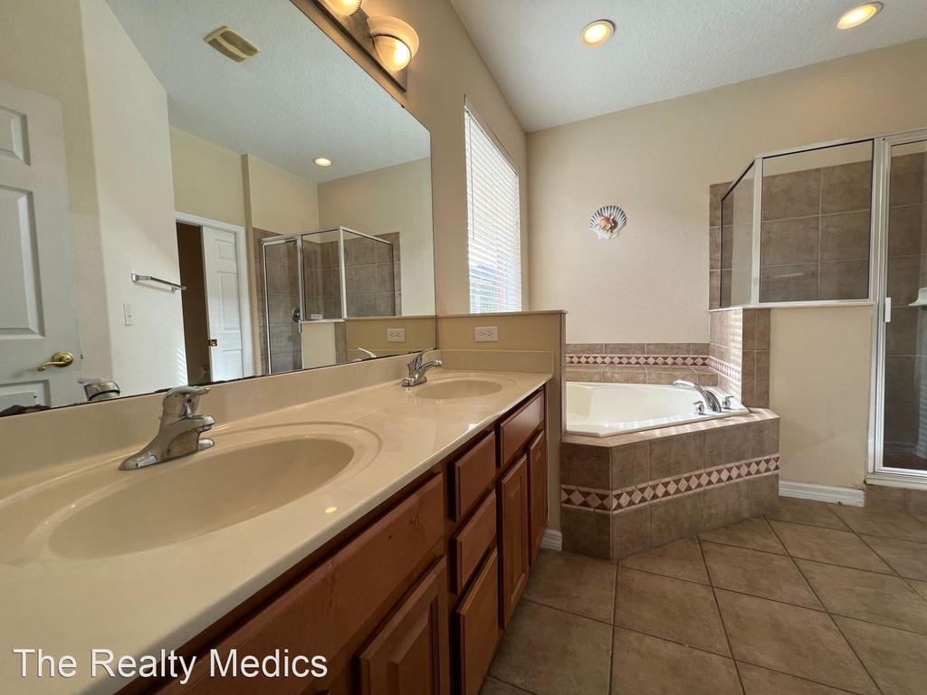 14001 Sapphire Bay Cir - Photo 29