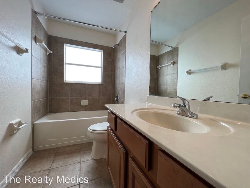 14001 Sapphire Bay Cir - Photo 21