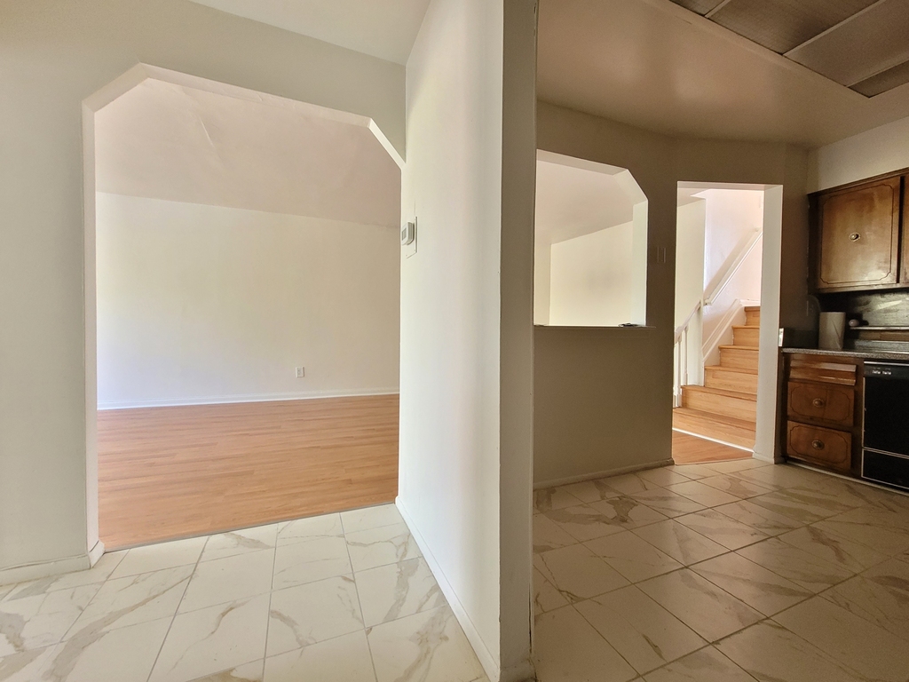 946 East 85th Street - Photo 3