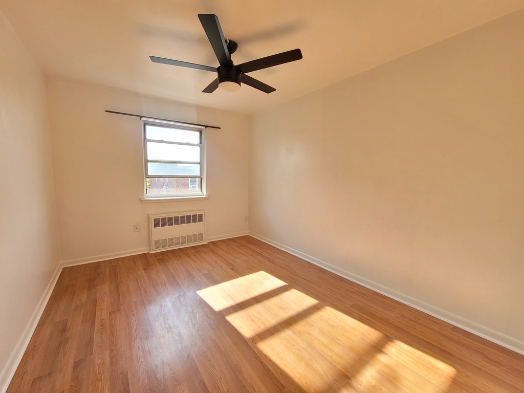 946 East 85th Street - Photo 10