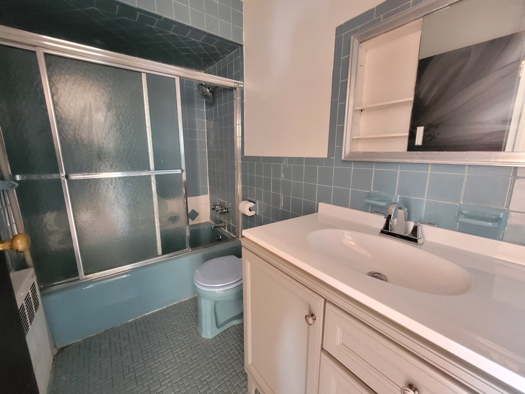 946 East 85th Street - Photo 9