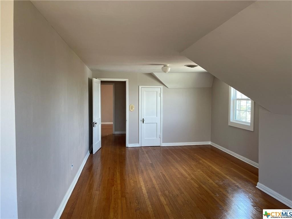 111 W Fowler Avenue - Photo 4