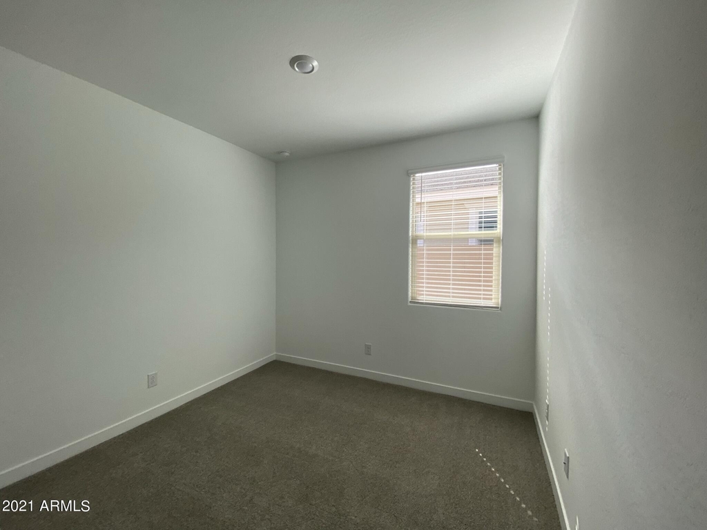 9357 W Devonshire Avenue - Photo 15