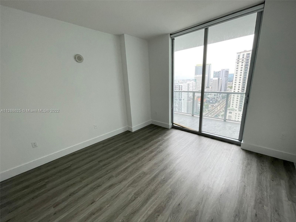 79 Sw 12 St - Photo 3