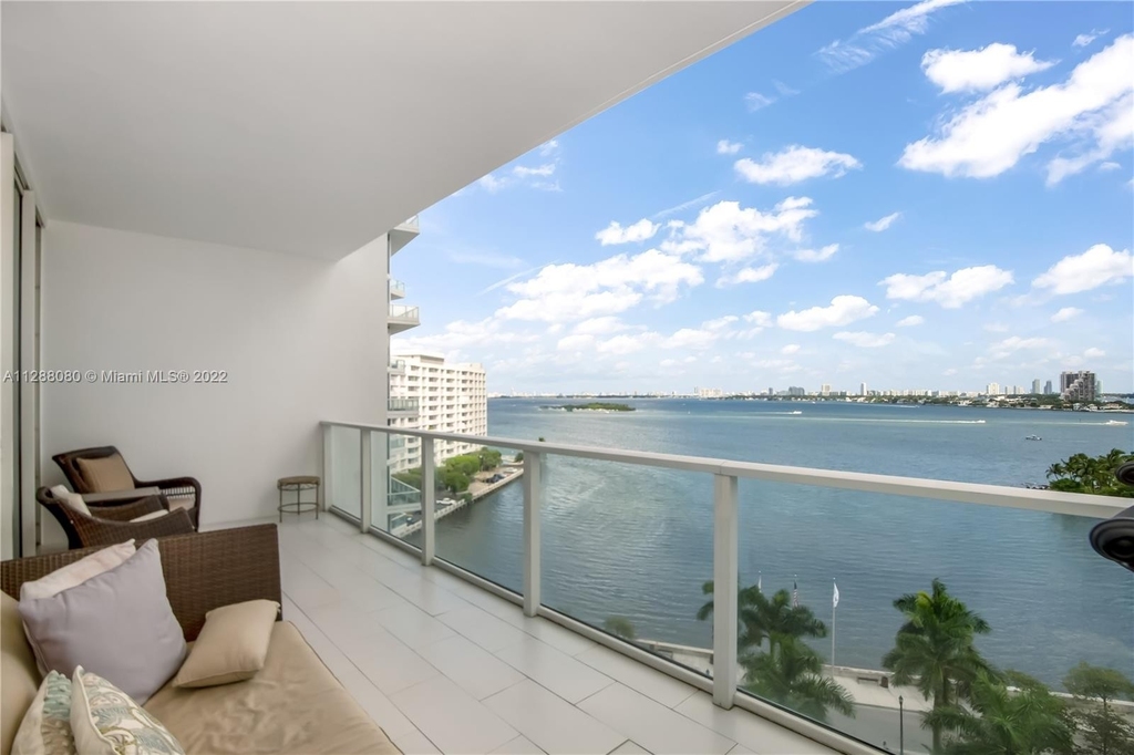 2020 N Bayshore Dr - Photo 0