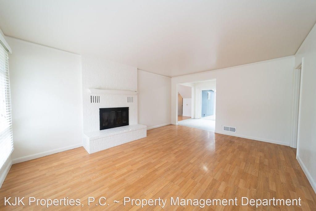 10820 Ne Hancock St. - Photo 1