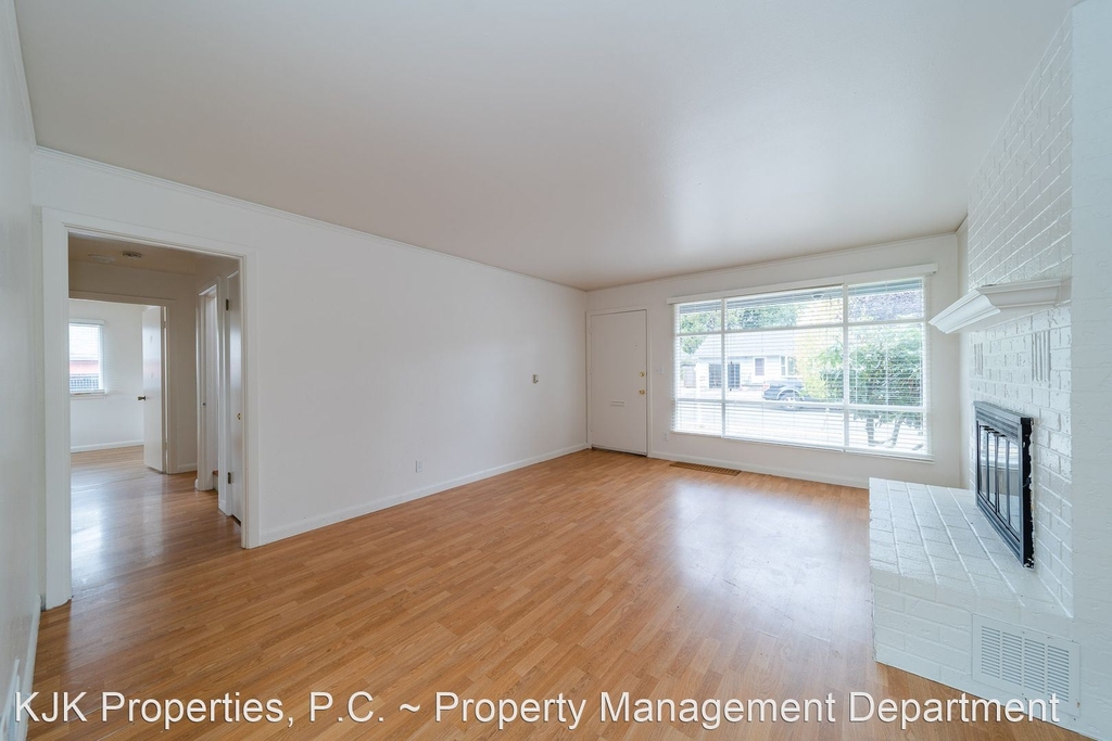 10820 Ne Hancock St. - Photo 2