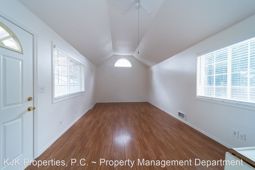 10820 Ne Hancock St. - Photo 11