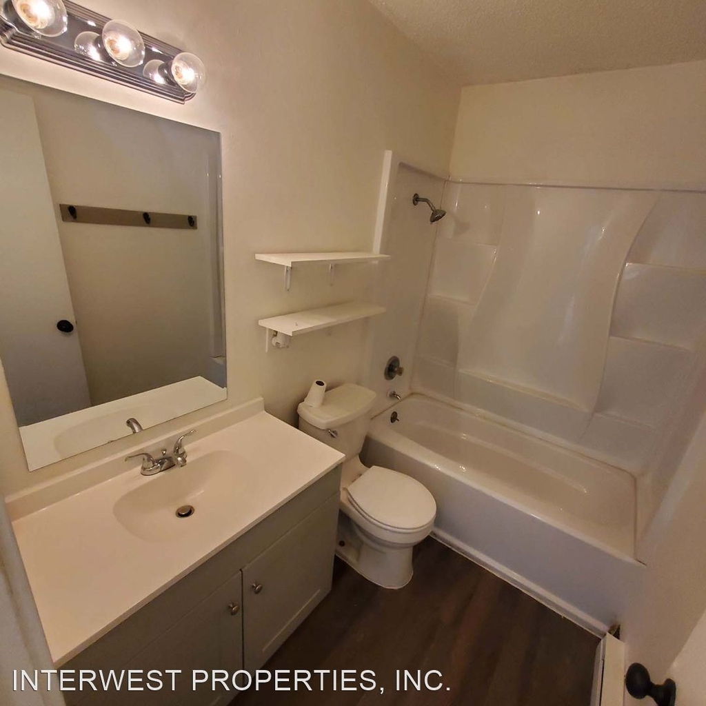 11706 E Burnside Street - Photo 8