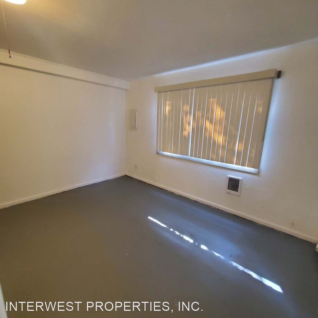 11706 E Burnside Street - Photo 10