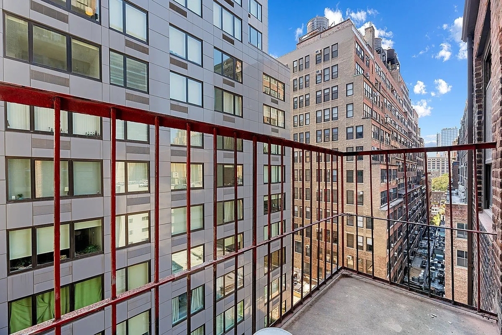 214 West 30th Street - Photo 18