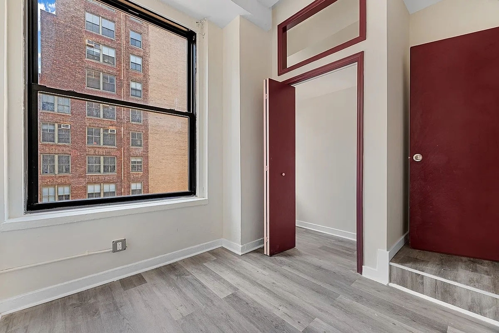 214 West 30th Street - Photo 4