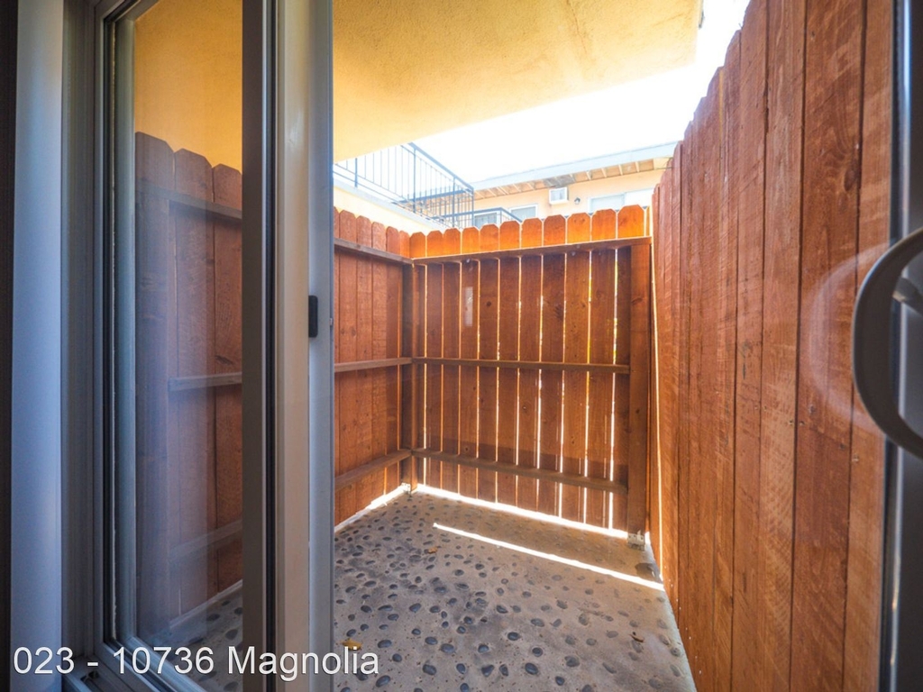 10736 Magnolia Blvd. - Photo 9