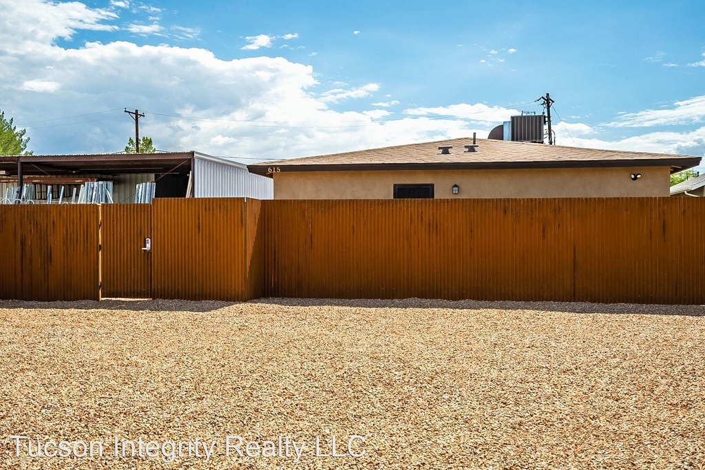 615 S. Santa Rita Ave. - Photo 2