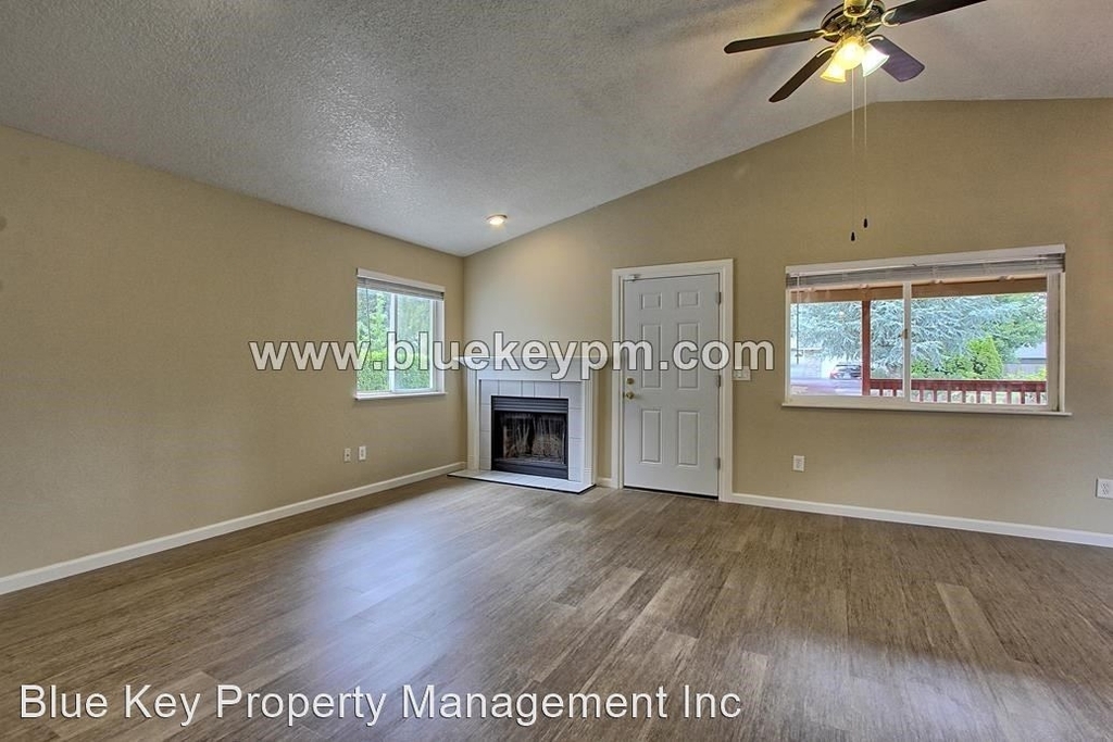 3026 Se 145th Ave - Photo 1