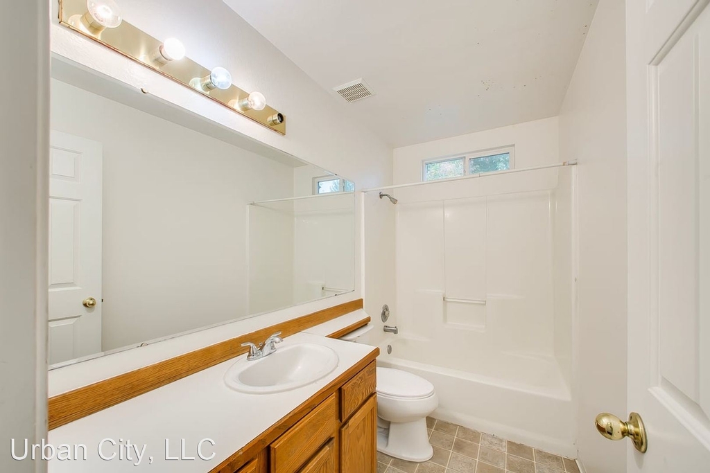 108 Waterbury - Photo 12