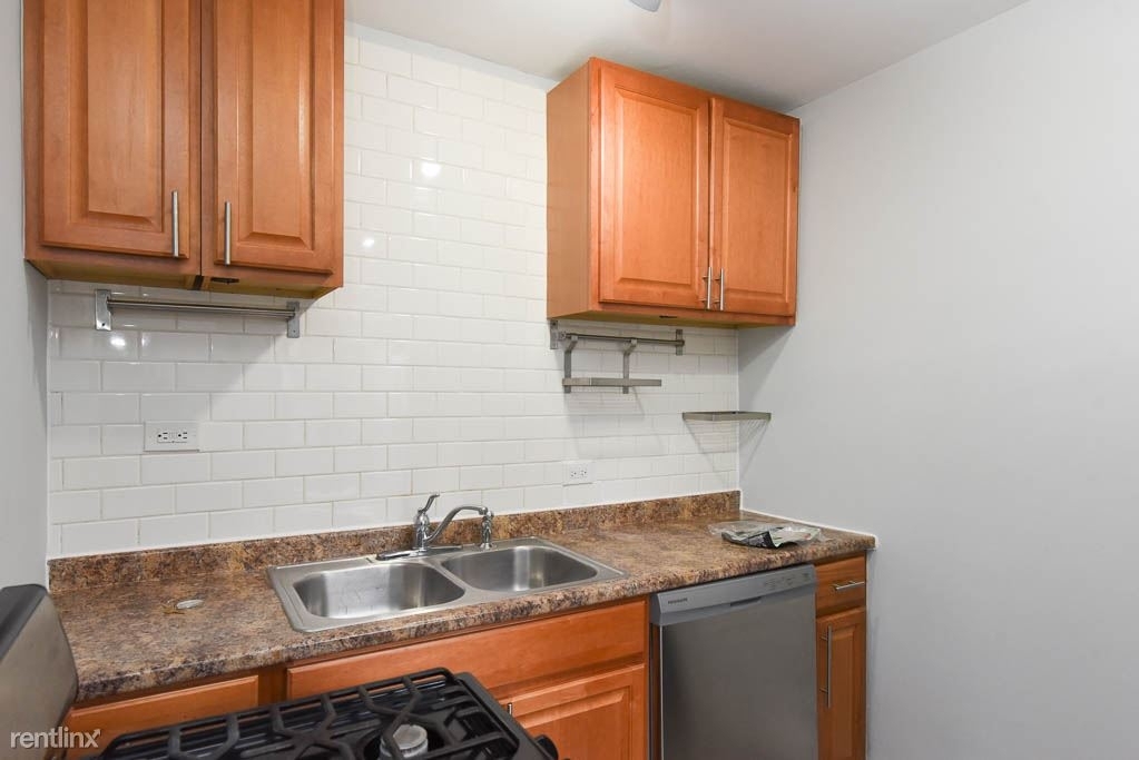 5858 N. Sheridan, Unit 404 - Photo 1