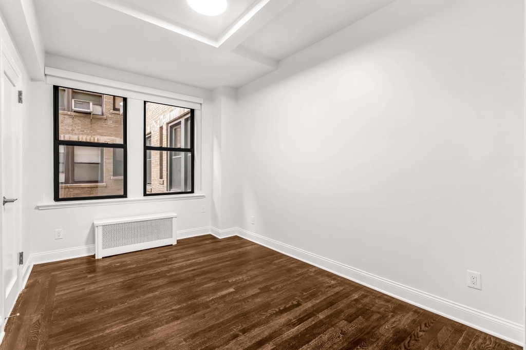 East 86th Street - Photo 13