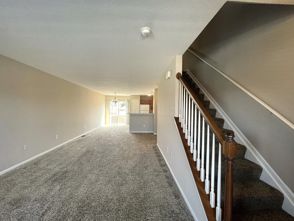 1004 Hartford Village Boulevard - Photo 11