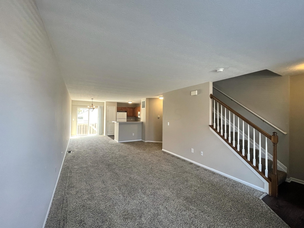 1004 Hartford Village Boulevard - Photo 12