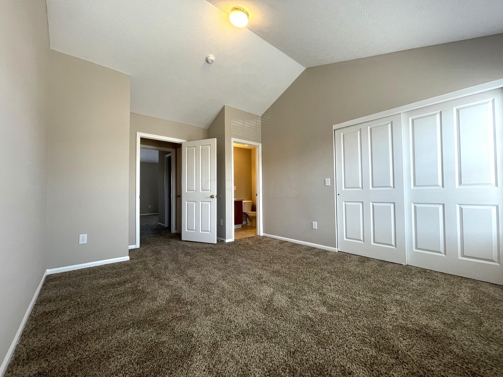 1004 Hartford Village Boulevard - Photo 27