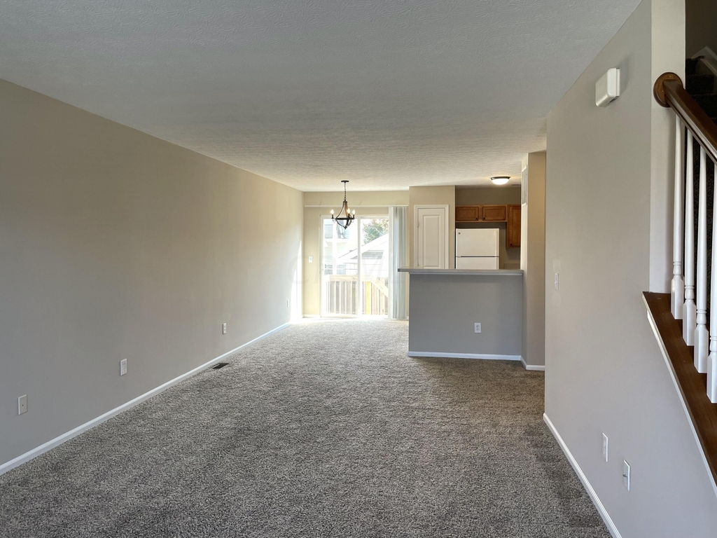 1004 Hartford Village Boulevard - Photo 10