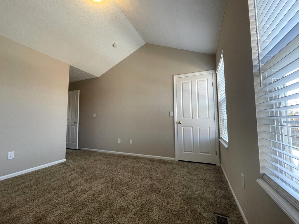 1004 Hartford Village Boulevard - Photo 35