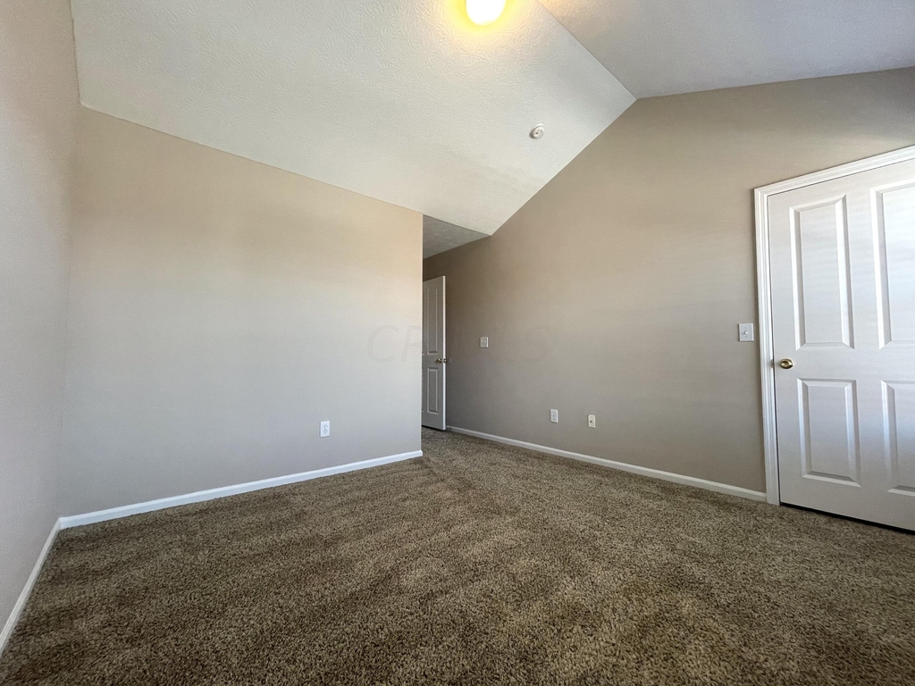 1004 Hartford Village Boulevard - Photo 36