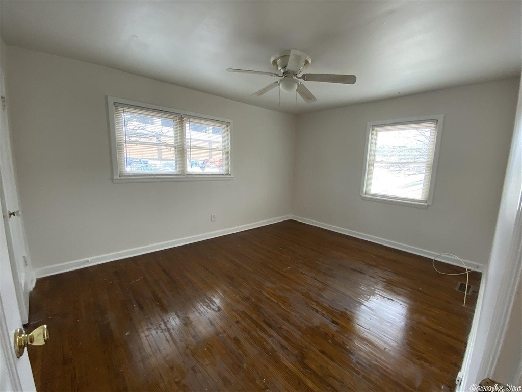 205 S Pine Street - Photo 1