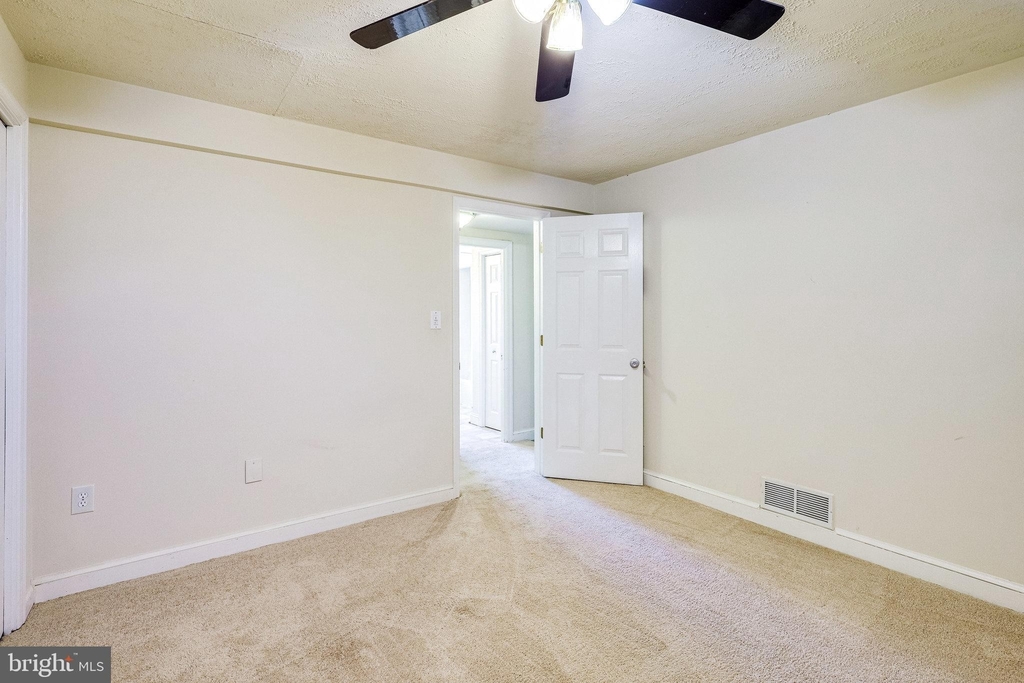 6227 Virginia Hills Avenue - Photo 20