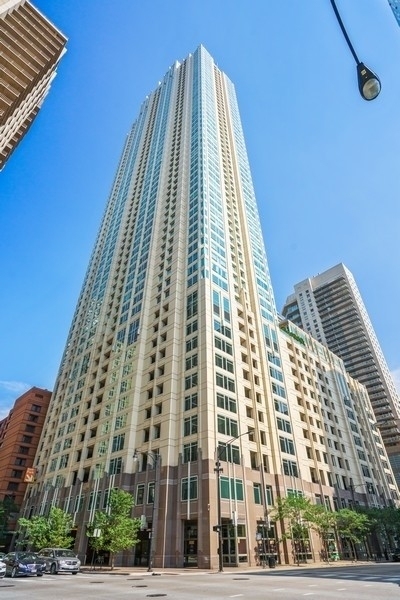 33 W Ontario Street - Photo 0